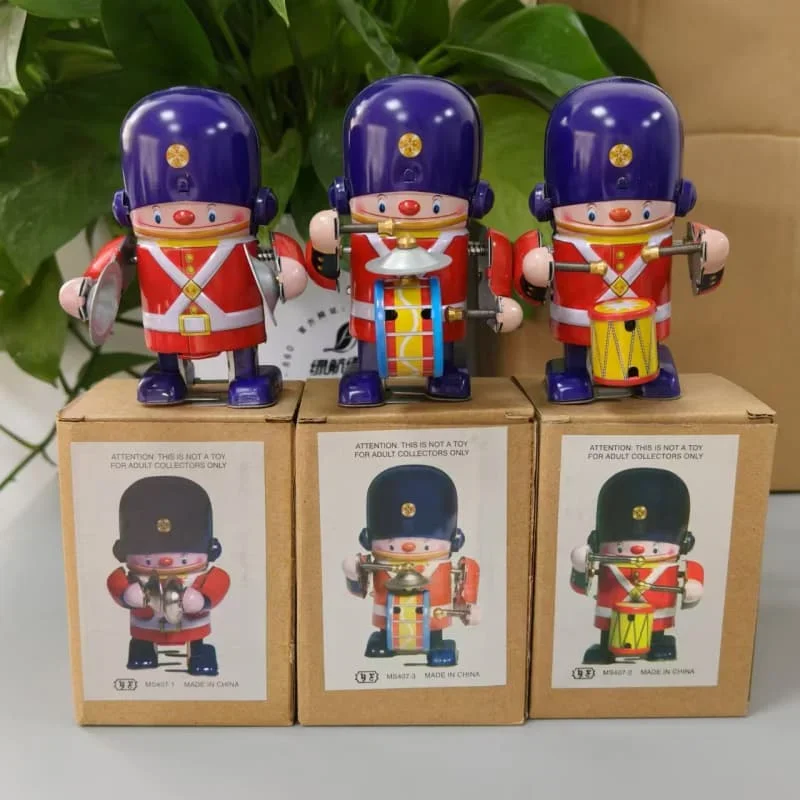 [Grappig] Klassieke collectie Retro Clockwork Wind up Metal Walking Tin messing militaire band robot speelgoed Mechanisch speelgoed kindercadeau