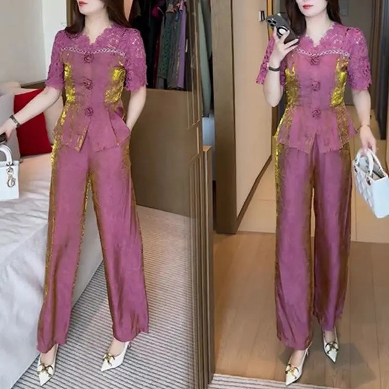 جديد الراقية أزياء المرأة قطعتين مجموعة ضئيلة الخامس الرقبة الدانتيل المرقعة قصيرة الأكمام ضئيلة قميص + أنيقة واسعة الساق السراويل الزي