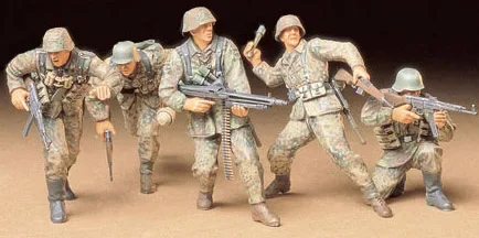 TAMIYA MODEL 1/35 SCALE military models #35196 German Front-Line Infantrymen plastic model kit