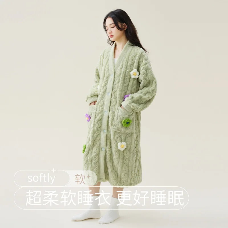 

Autumn and Winter Coral Fleece Thickened Ladies' Thick Pajamas Loungewear Set Can Be Worn Outside Winter