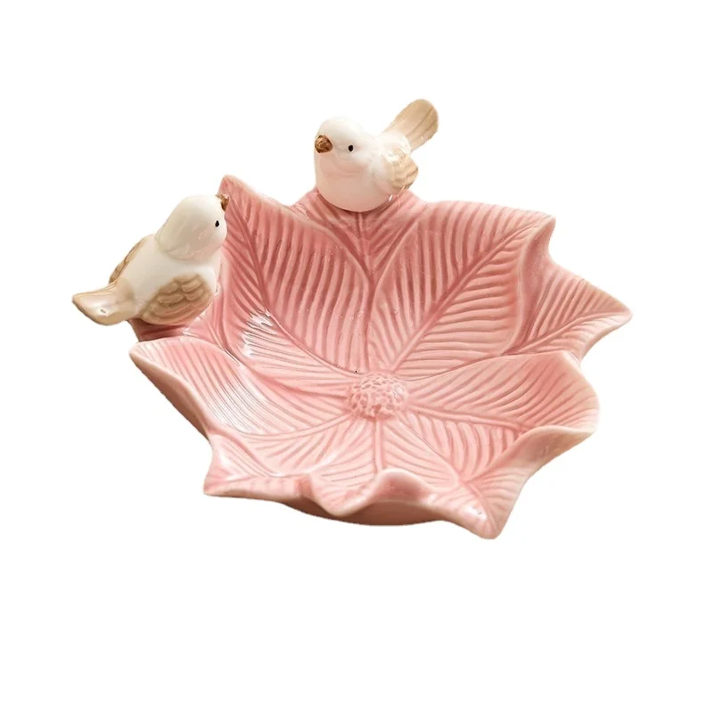 Birds, dessert plates, ceramic ornaments, storage plates, creative and lovely shelves and soap boxes with high-end set plates.