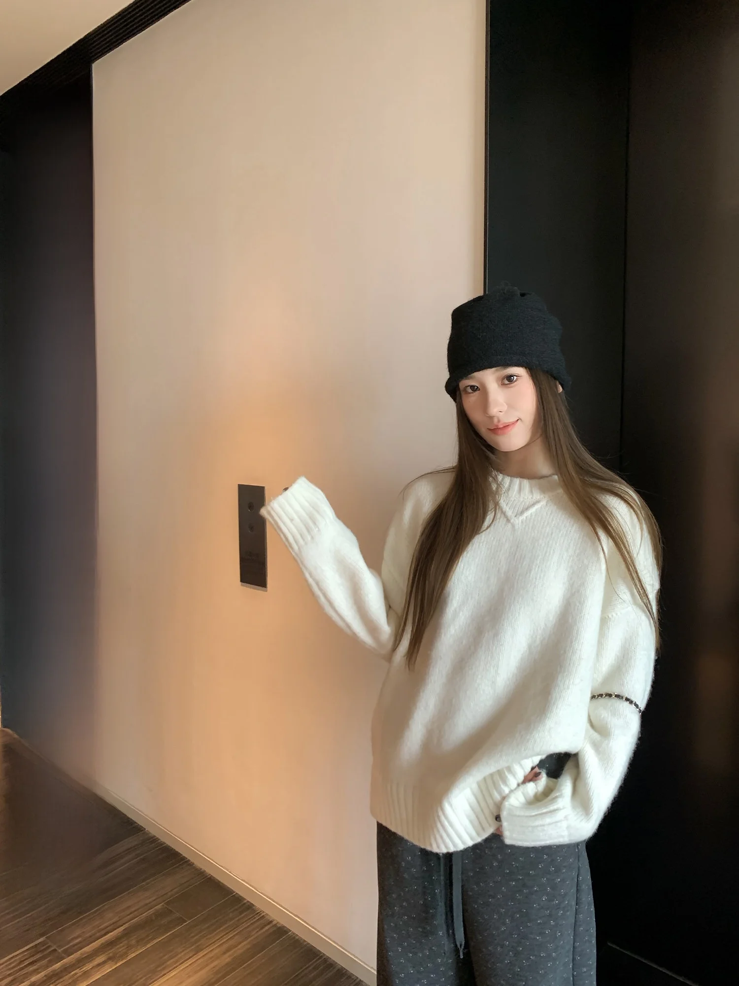 

Женский вязаный свитер Hhi с круглым вырезом, осенне-зимний, в корейском стиле, свободного кроя, премиум-класса, бежевый, трикотаж