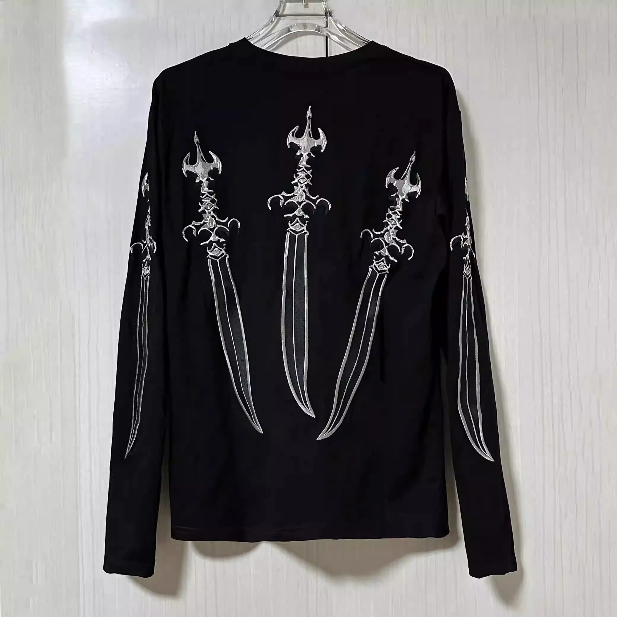 2024 Embroidered THUG CLUB printed long sleeved T-shirt versatile casual base shirt TX1182