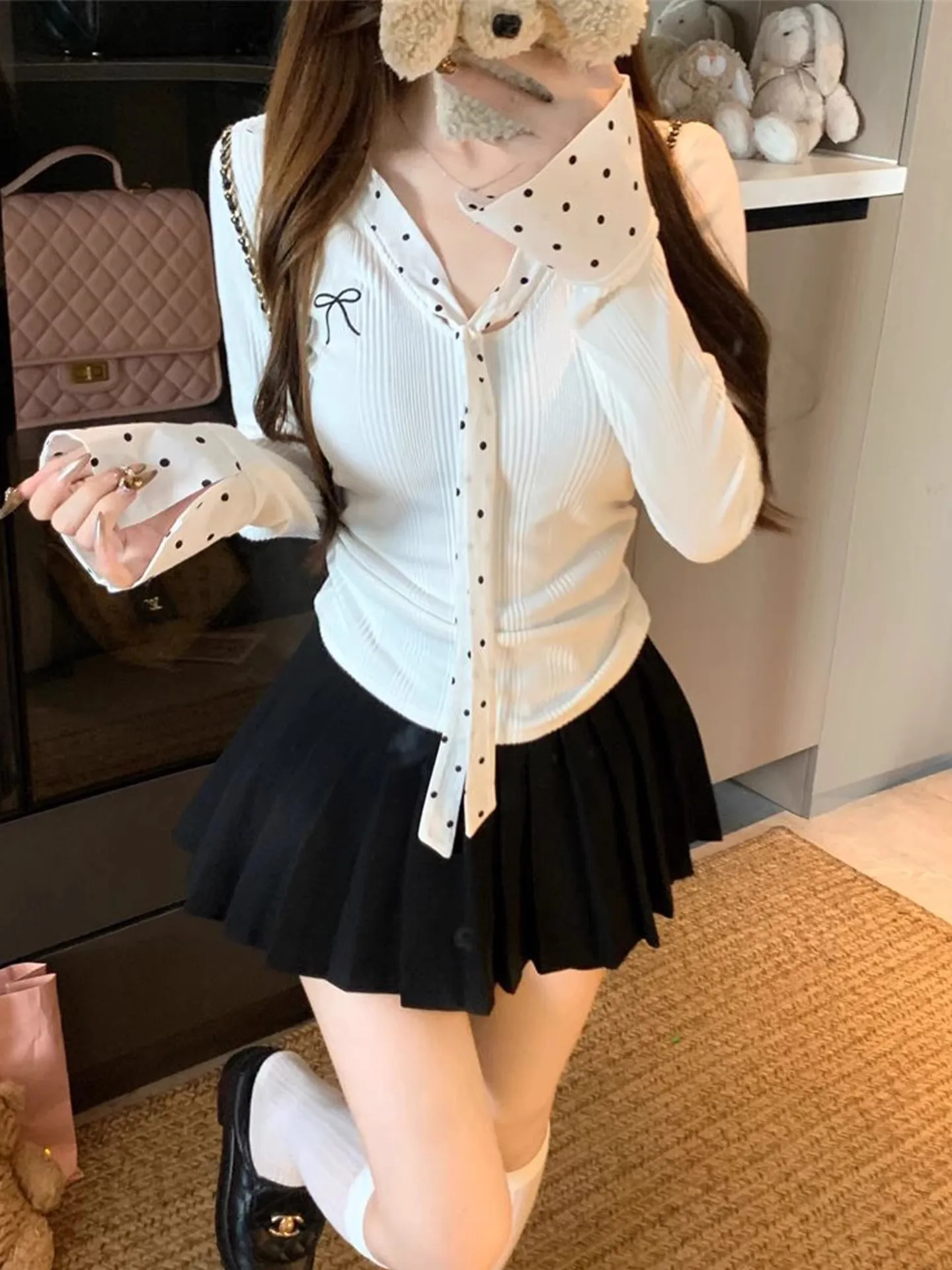 เสื้อยืดทรงเข้ารูป แขนยาว ลายจุด สำหรับผู้หญิง รุ่นใหม่ ฤดูใบไม้ร่วง ดีไซน์ต่อผ้า  ทรงทันสมัย คอวี  ความยาว  C...