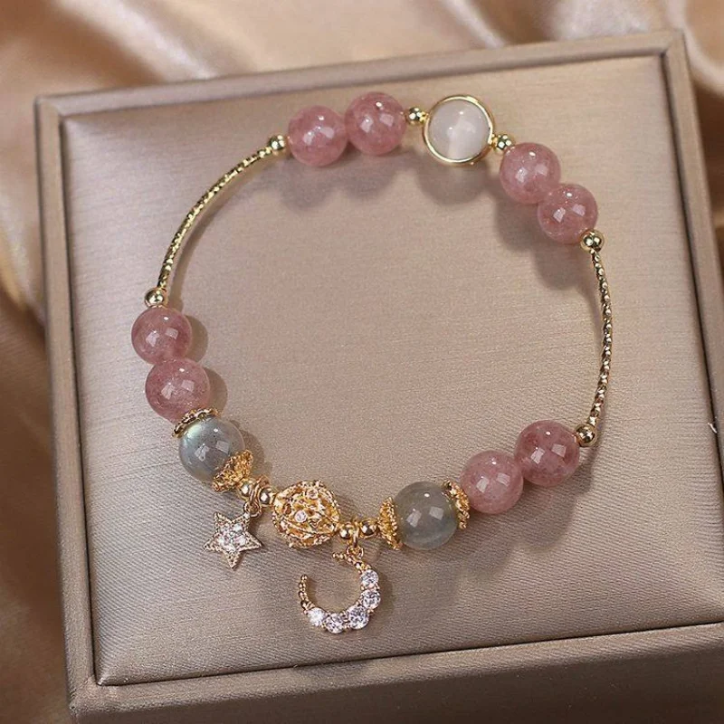 Natural Strawberry Crystal Moon and Star Pendant Bracelet, Fresh and Simple Design, Gift for Best Friends