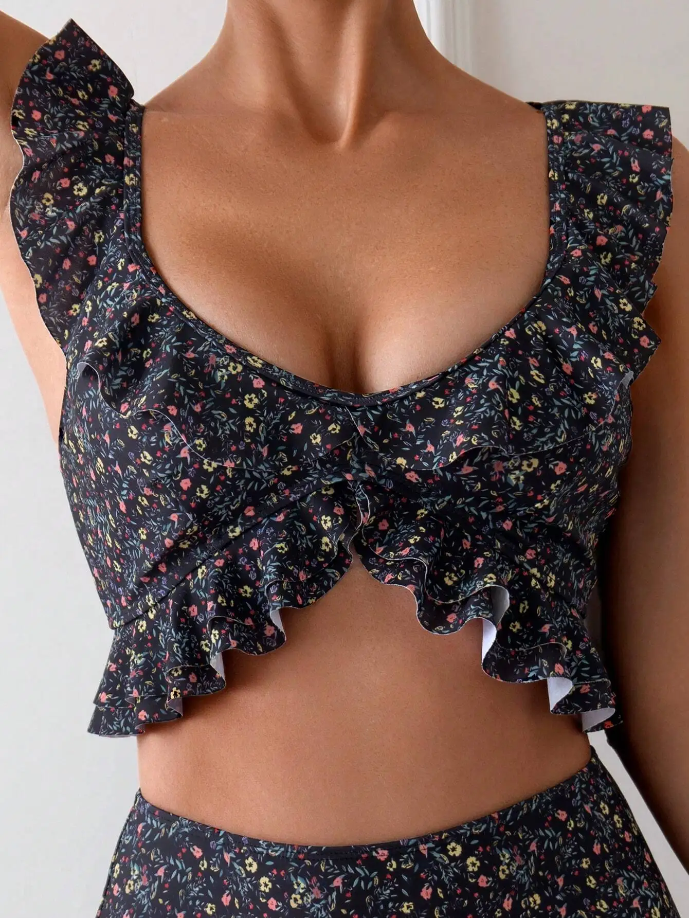 

Floral Print Ruffle Trim Spaghetti Strap Bikini Set High Waist Women Swimwear