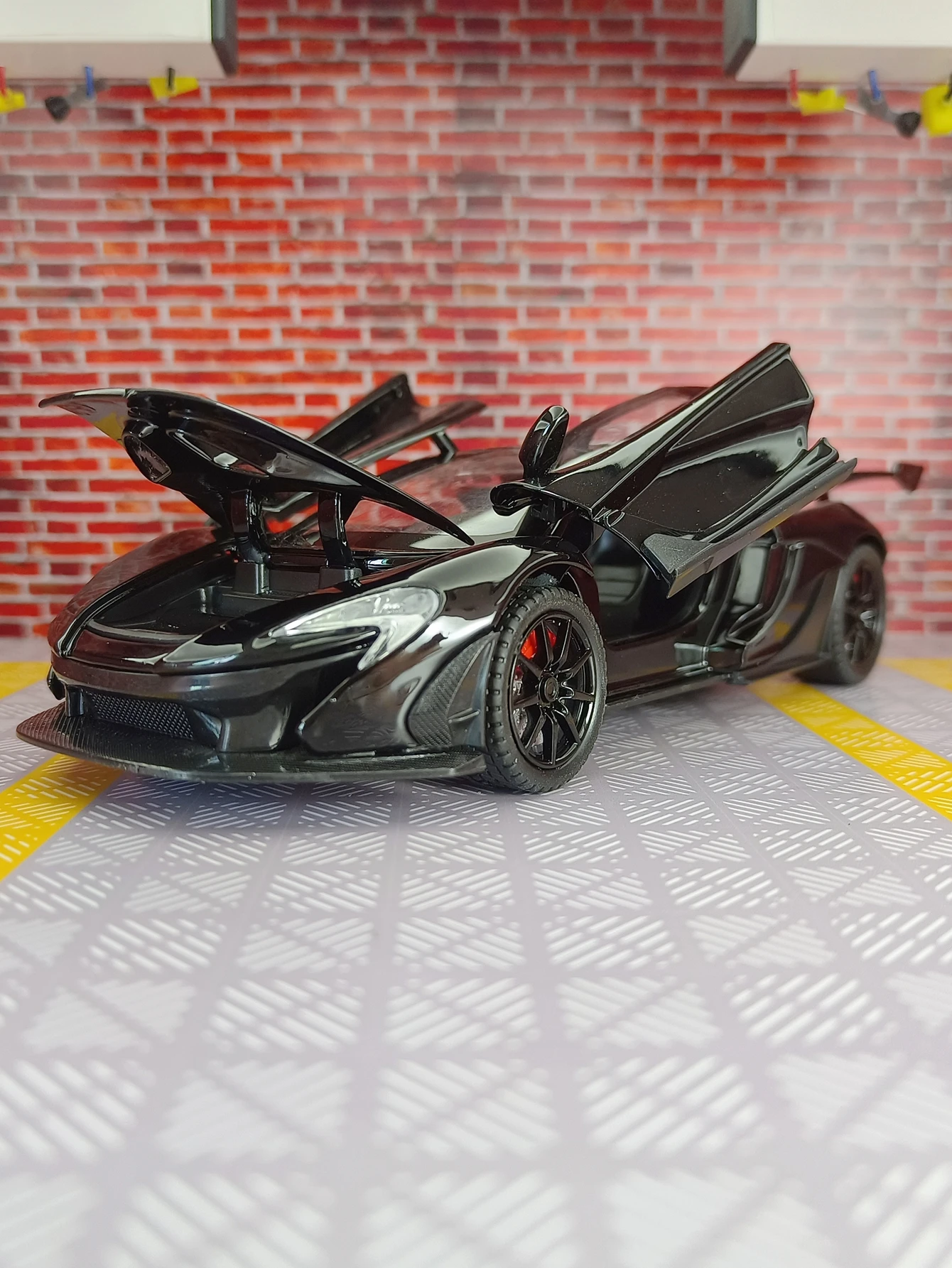 يمكن فتح أبواب وغطاء محرك السيارة الخارق من سبيكة ماكلارين P1 لمحاكاة 1:24 مناسبة لجمع الصنعة الدقيقة #1