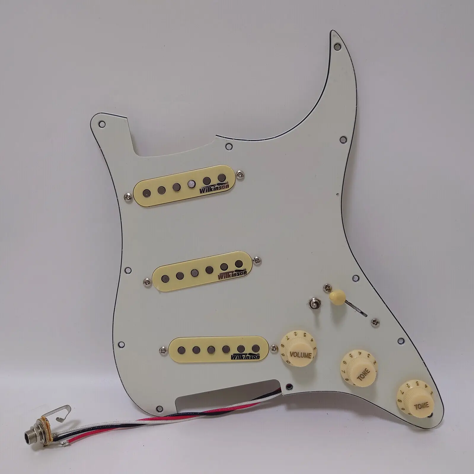 SSS Prewired Loaded Pickguard Alnico 5 Single Coil Pickups Set Retro White for ST Electric Guitars Replacement Parts