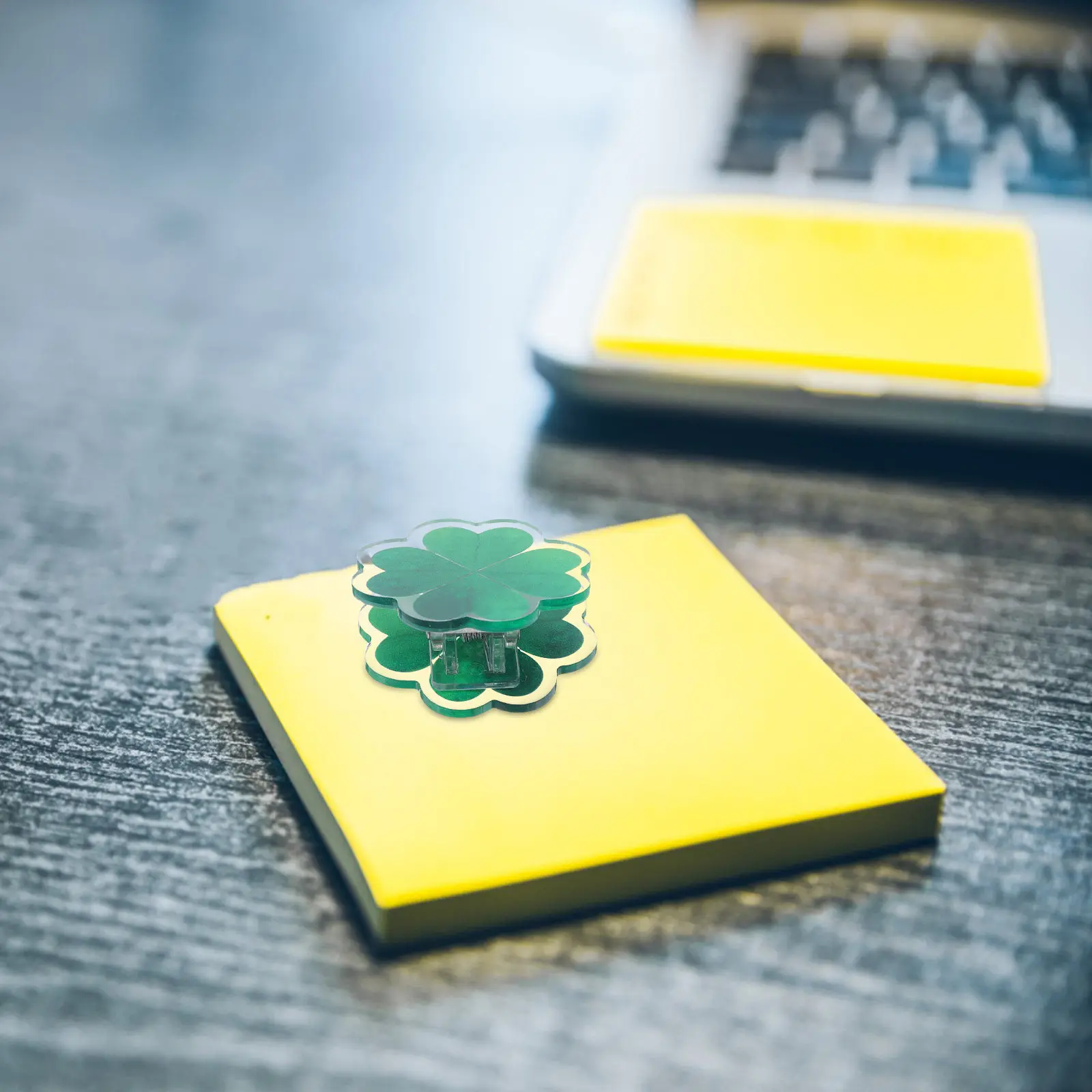 25Pcs Four-Leaf Clover Paper Clips Acrylic Clover Binder Clips Decorative Office Paper Organizer Accessories St Patricks Day