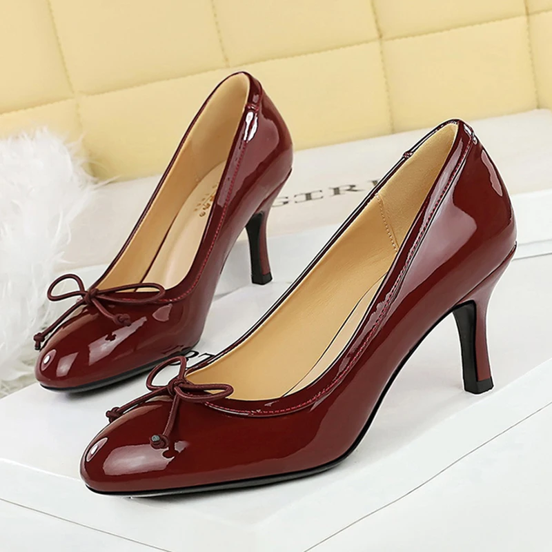 

Женские модные элегантные туфли-лодочки на высоком каблуке 7 см с узлами-бабочками и круглым носком на низком каблуке, женская кожаная рабочая обувь для пригородных поездок