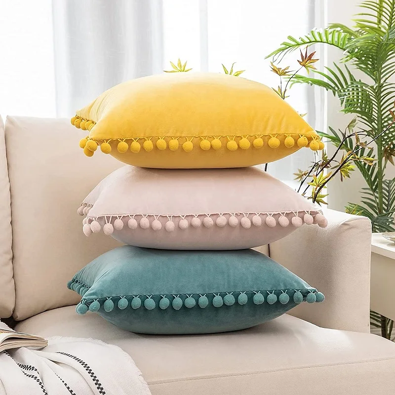 Cute Gift Throw Pillow Cover Cozy Soft Pom-poms Velvet Decorative Pillow Case for Farmhouse Home Décor 30x50cm 45x45cm 50x50cm