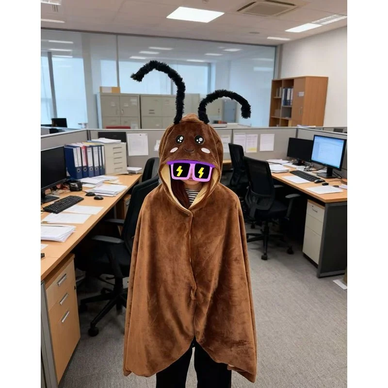 Plush Warm Hooded Wearable Blanket Funny Cockroach Cape Student Dorm Sofa Living Room Shawl Poncho Throw Cute Novelty Brown Gift