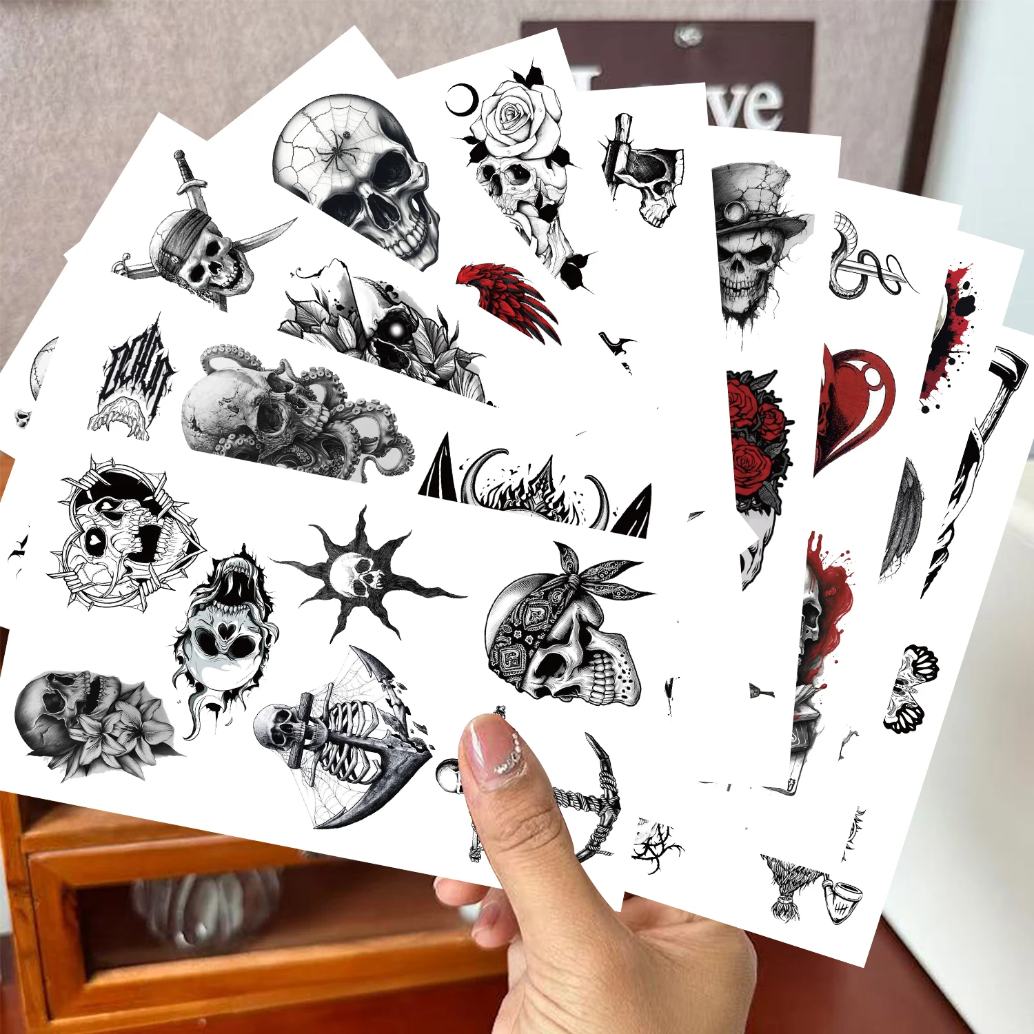 10 Arkuszy Czarnych Tatuaży Tymczasowych z Motywem Czaszek dla Kobiet i Mężczyzn, Tatuaże na Ramię i Szyję, Naklejki z Fałszywymi Małymi Kwiatami na Halloween