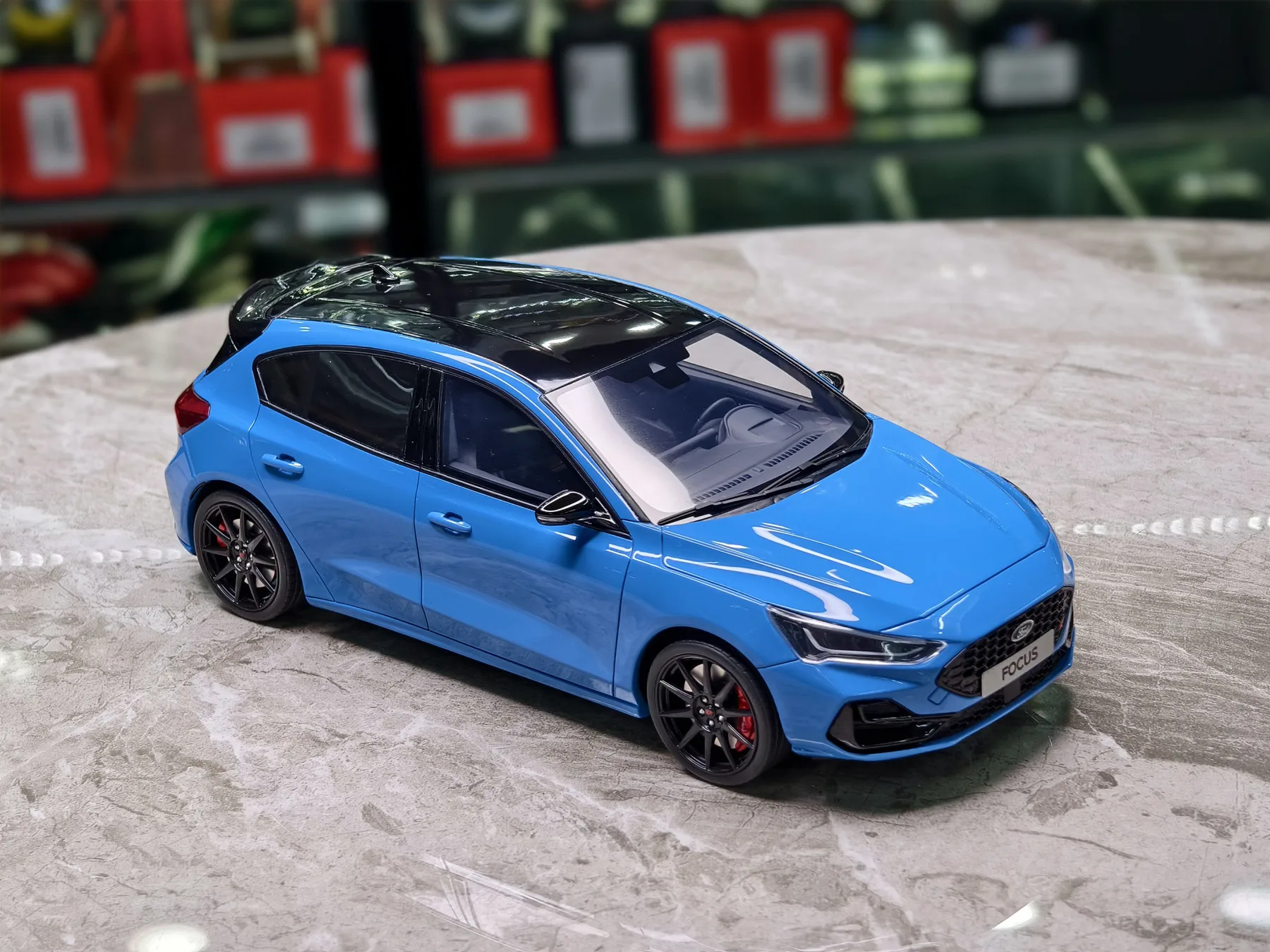 OTTO 1:18 التركيز ST EDITION AZURE 2024 محاكاة طبعة محدودة الراتنج معدن ثابت سيارة لعبة مجسمة هدية #6