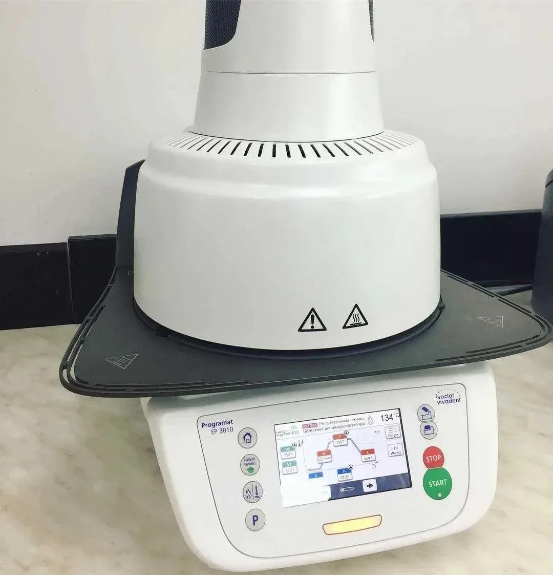 VENDAS DE MOVIMENTO RÁPIDO EM: Especial de Verão! Forno Ivoclar Programmat EP 3010 para cerâmica dentária com bomba