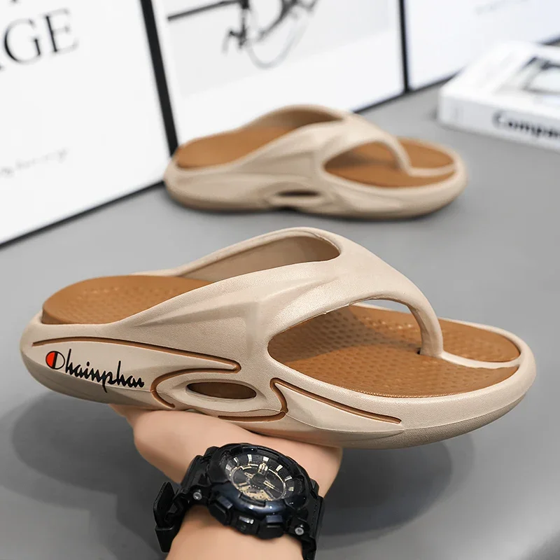 Fashion in Vogue Portability Soft Hard-wearing Individuality Thick Soled Ultra Lightweight Slipper Beach Shoes Summer Style Men