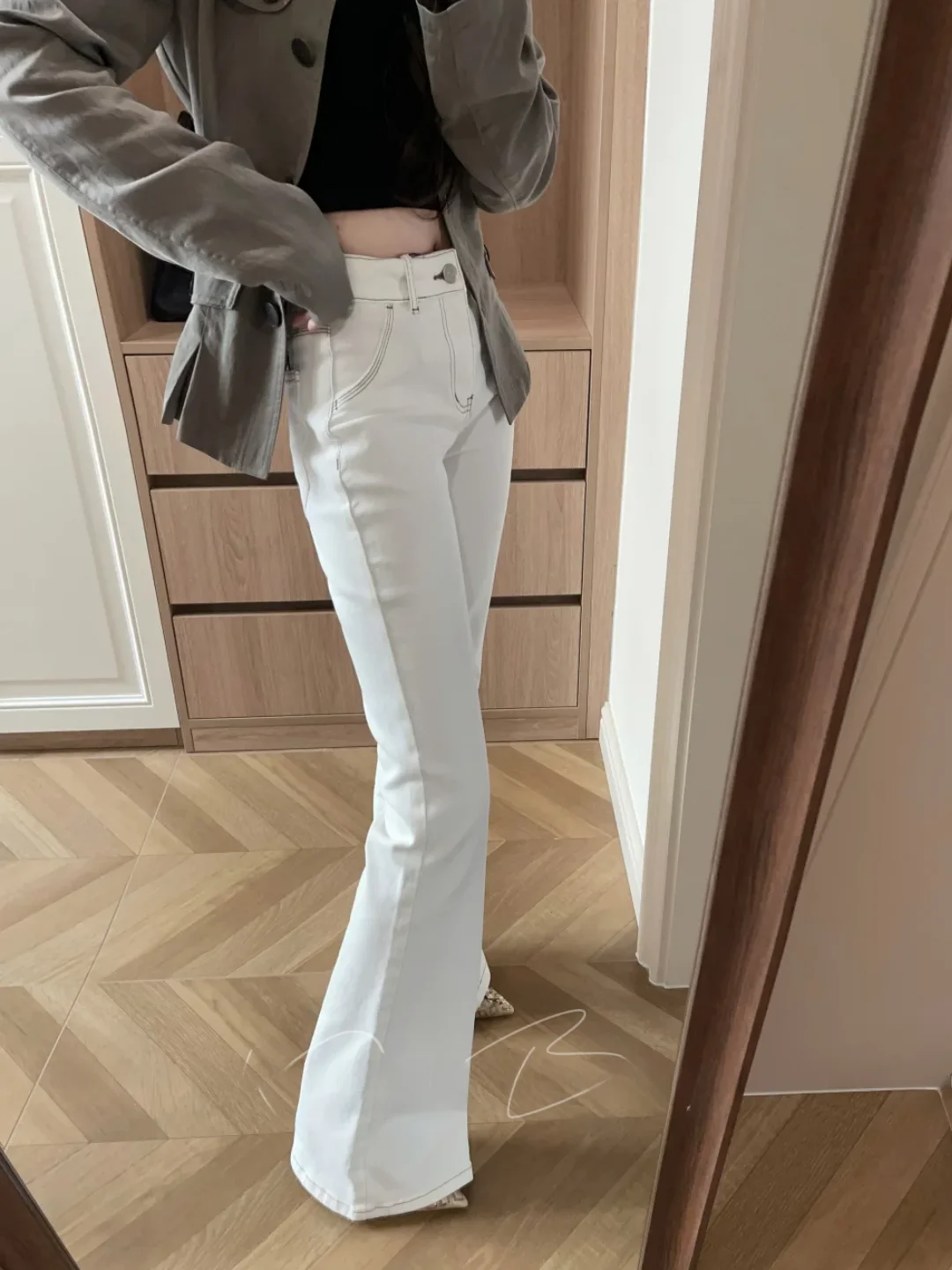 

Spring 2026 Women's Slim Fit High Waist Denim Jeans with Butt Padding White Micro Flared Long Pants High Elasticity Cotton Denim