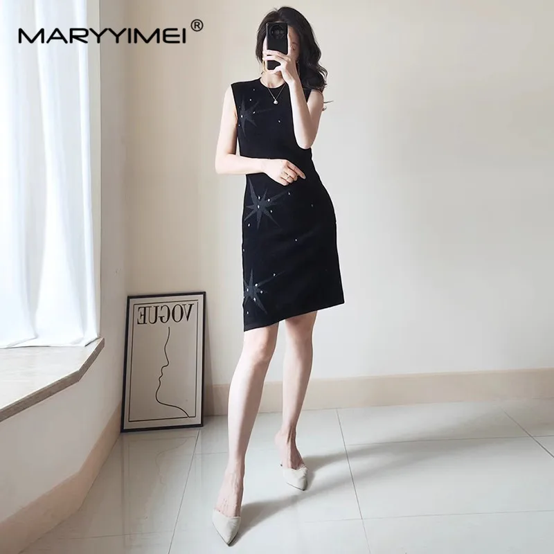 

MARYYIMEI New Fashion Women's 2024 Spring New Round Neck Short Sweater Sleeveless Velvet Jacquard Office Lady Black Dress