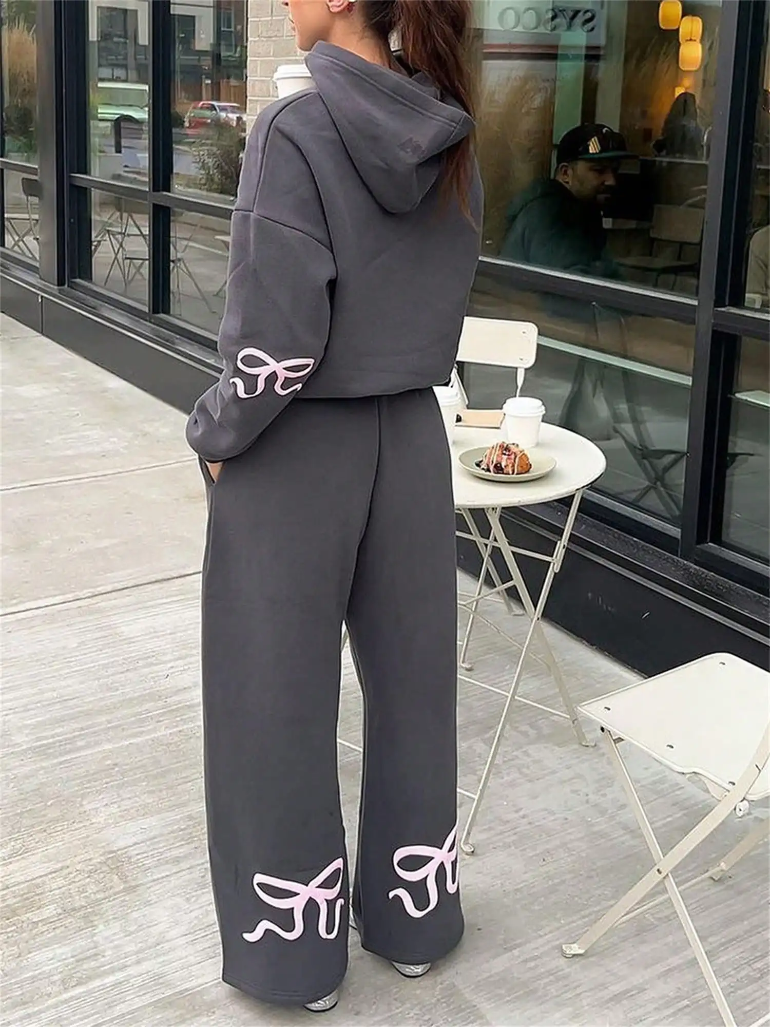 

Женский комплект из 2 предметов: худи с принтом в виде бантиков и брюки с широкими штанинами, повседневный уличный стиль для весны и осени