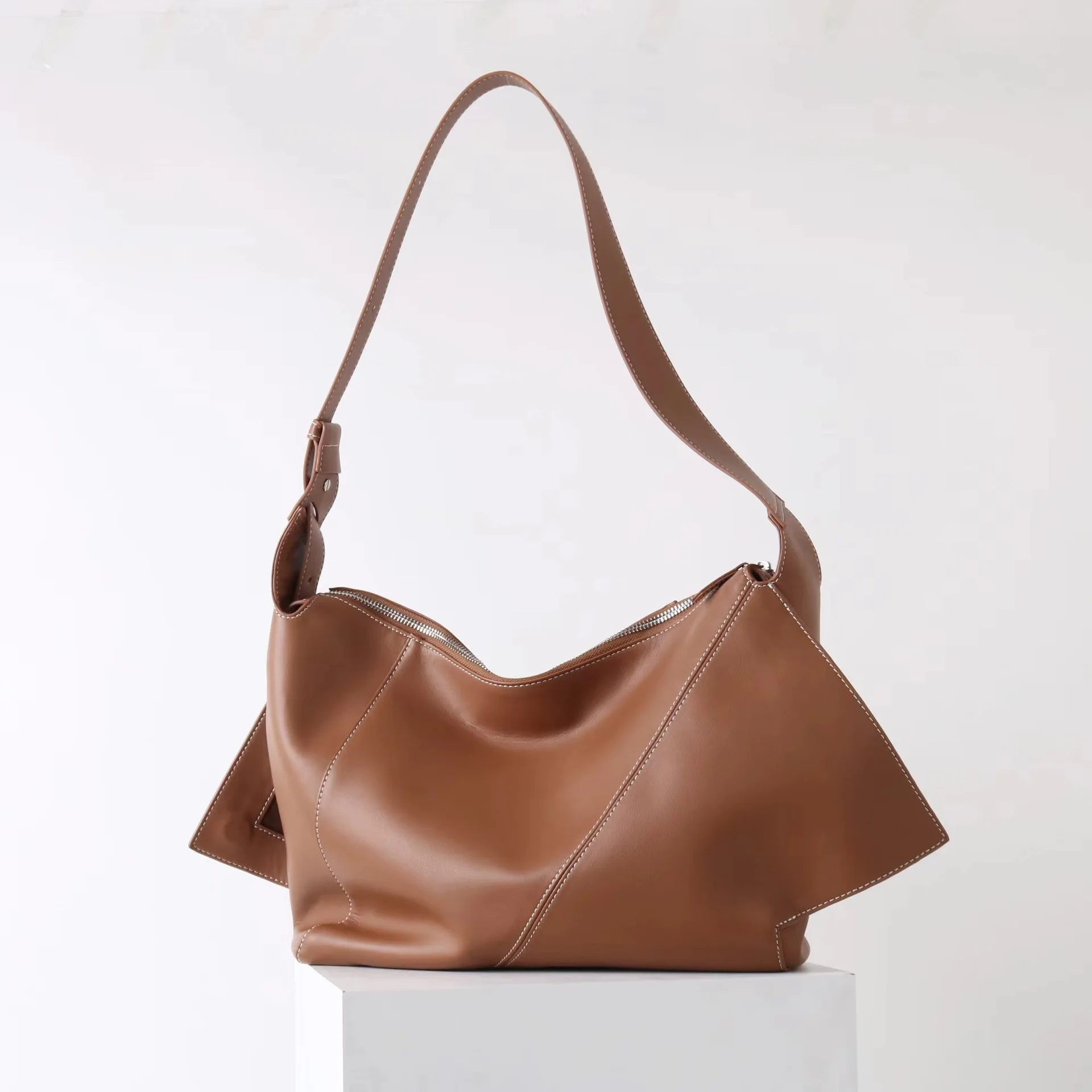 

Two-layer cowhide Tote bag 2025 new design personalized fashion large capacity crossbody bag slack feeling women's shoulder bag