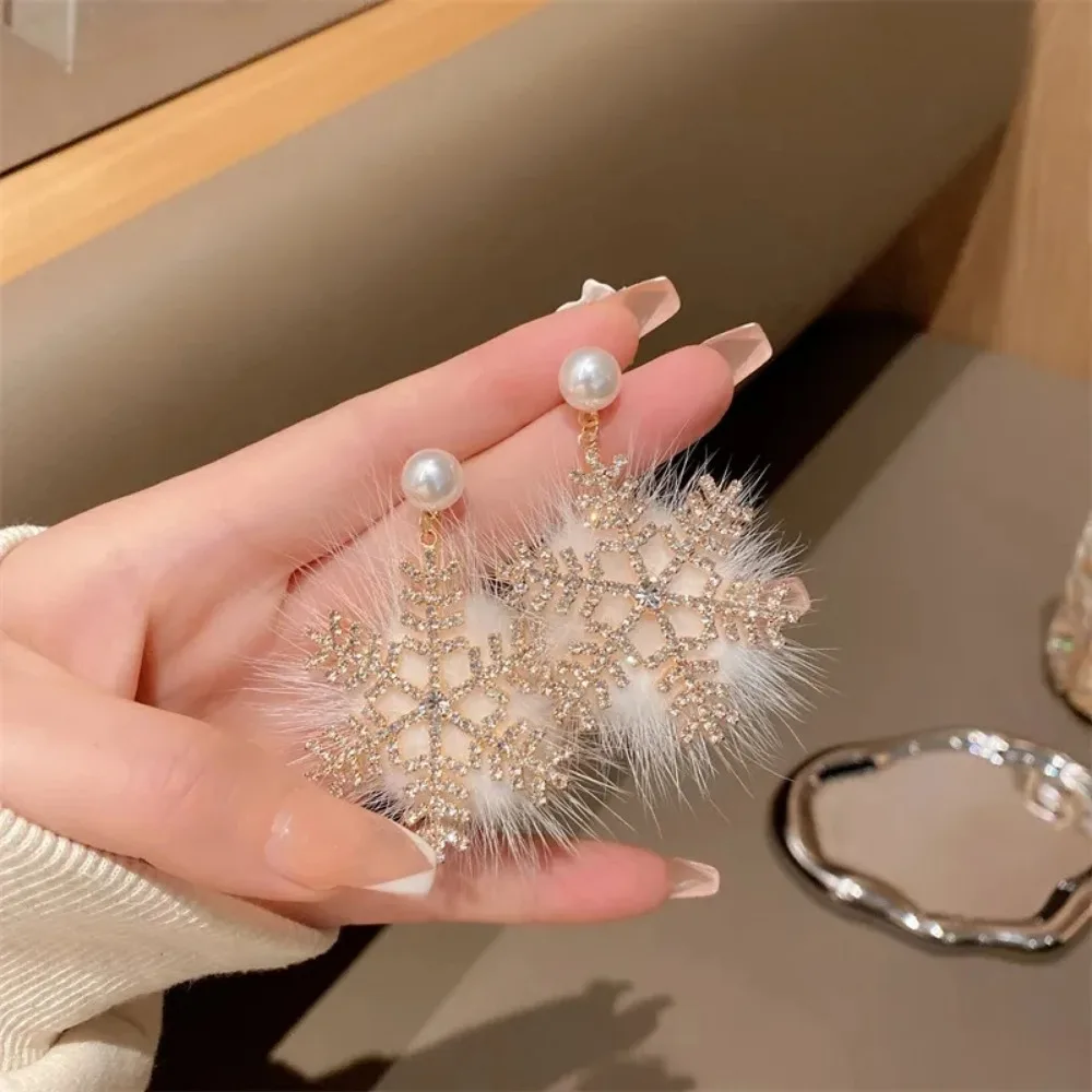 2025 New Christmas Snowflake Plush Dangle Earrings for Women Girl Pearl Rhinestone Furry Holiday Jewelry Accessories Gift
