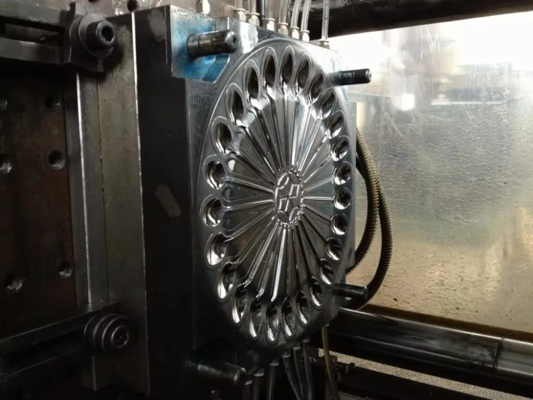 Plastic Injection Molding Machine for Spoon Bucket Chair PET Preform Bottle Cap Making Custom