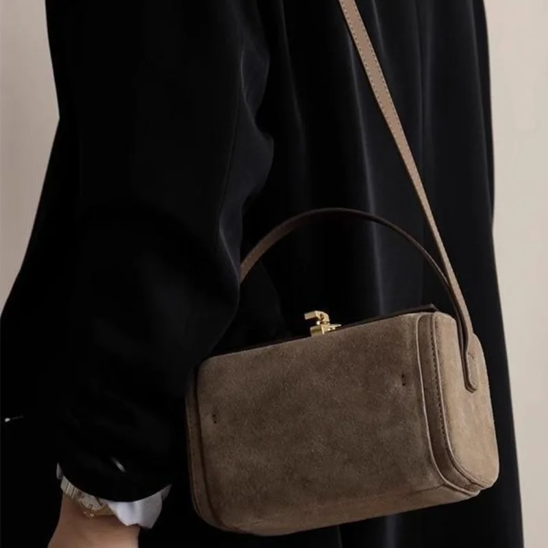 حقيبة يد نسائية عصرية جديدة لعام 2026 حقيبة وسادة كروس كلاسيكية راقية ذات ملمس غير لامع