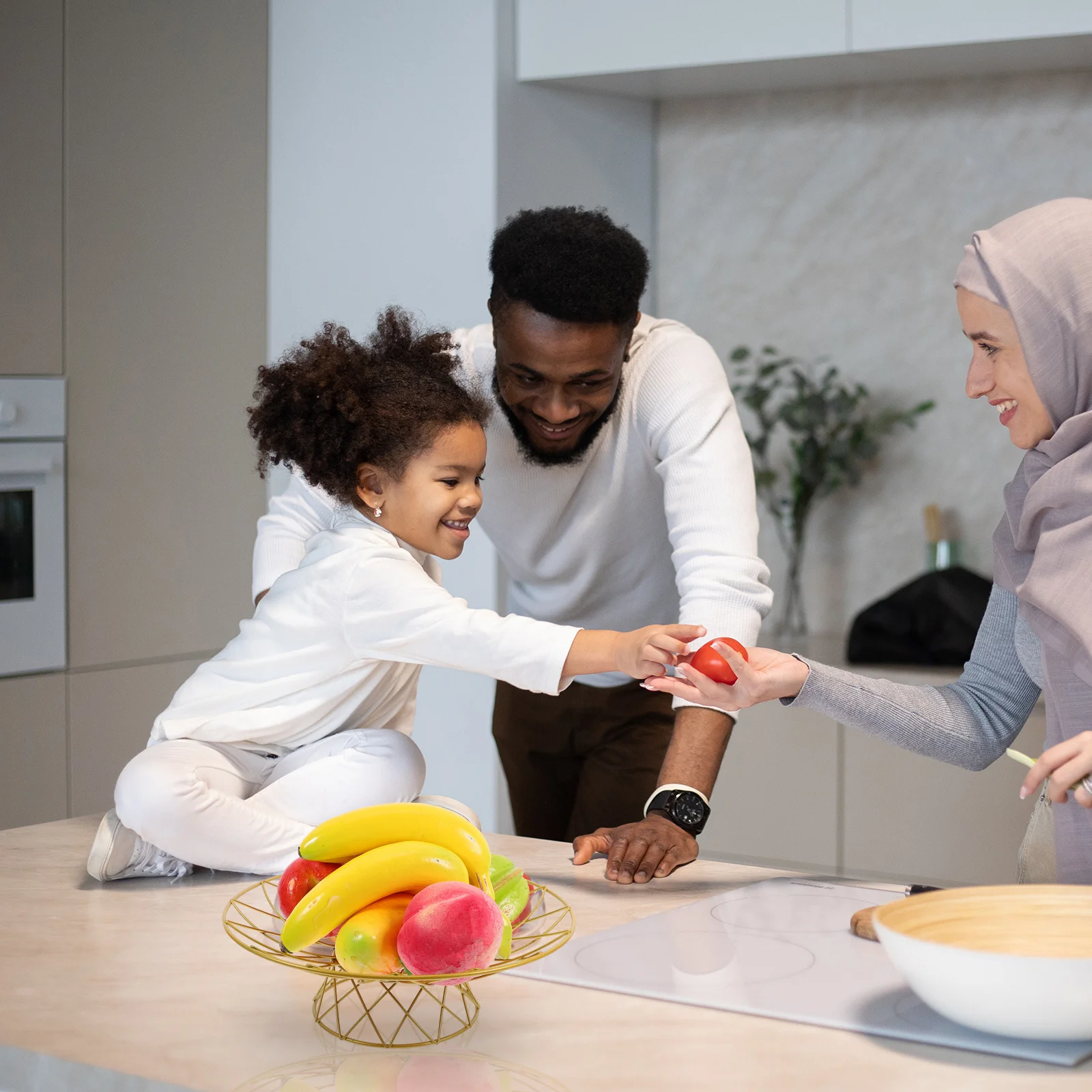 

Metal Wire Fruit Basket with Ventilated Design for Kitchen Countertop Storage Decorative Bread Snack Vegetable Organizer Basket