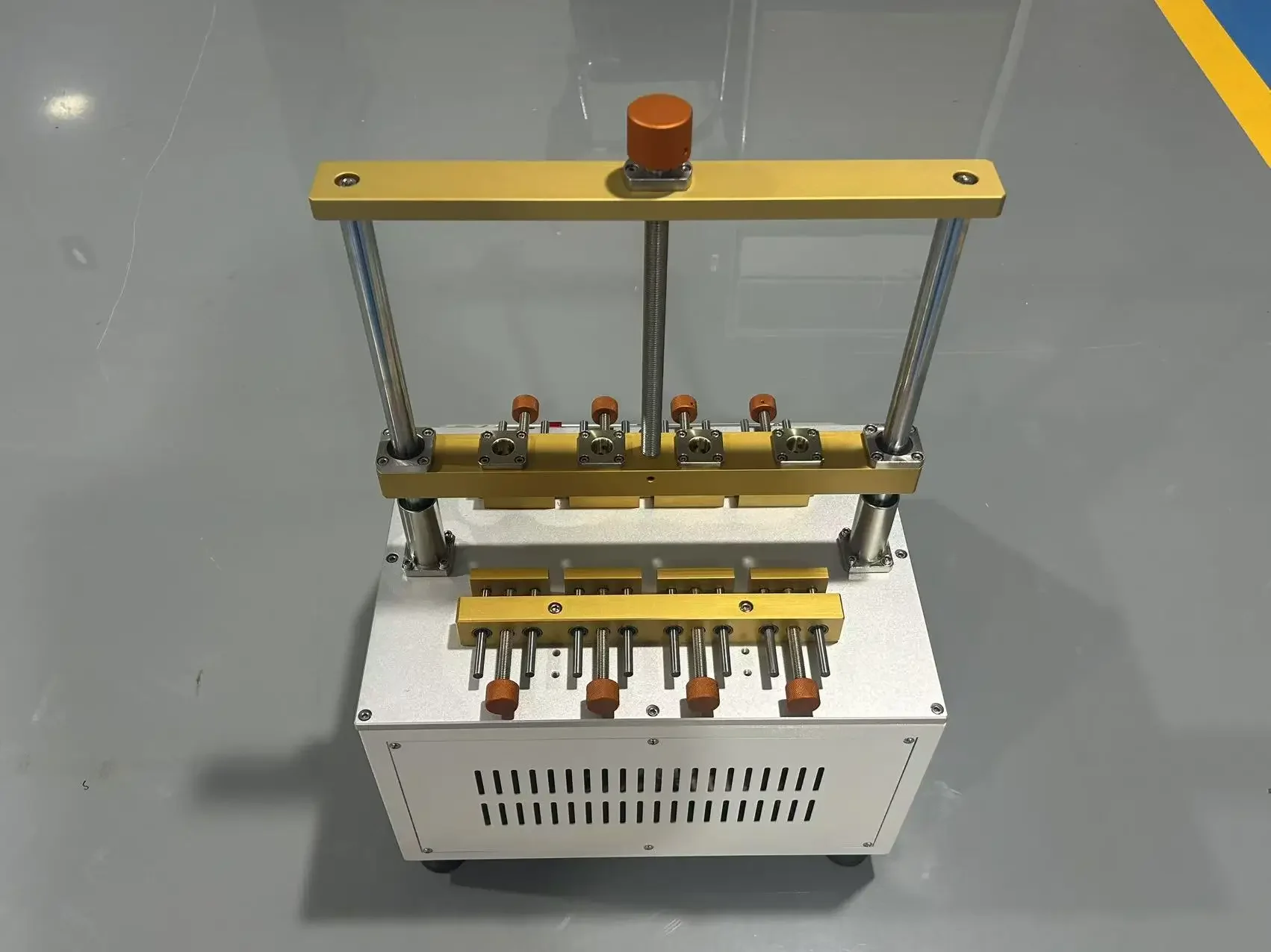 

Прочный тестер срока службы кнопок, регулируемый ход 0–60 мм, нагрузка 5 кг для тестирования колпачков/дистанционного управления/переключателем