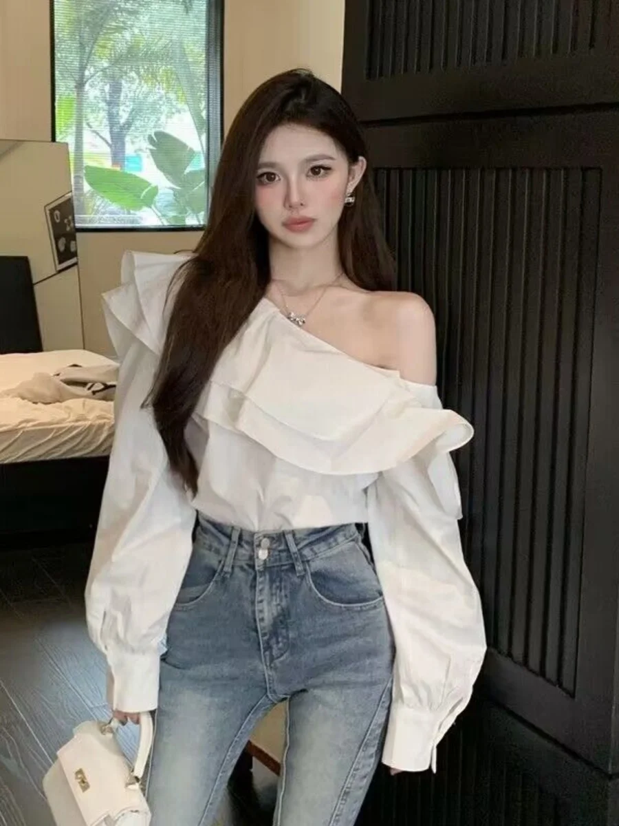 White Lace Trim Shoulder Bared Shirt Women's Design Sensual Early Spring Pure Desire Sexy Girl Long Sleeve Lantern Sleeve Blouse