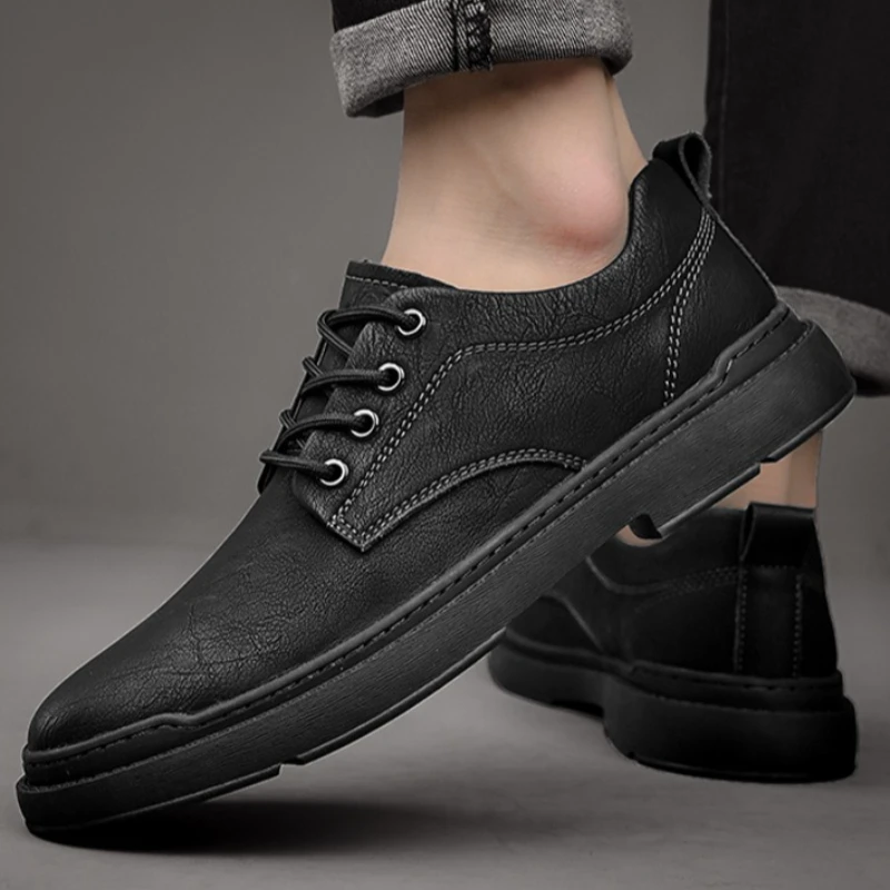 

Men's Leather Shoes with Retro Style Solid Color Low-cut Lace-up Model High Quality Flat Heel Fashionable and Casual Shoes