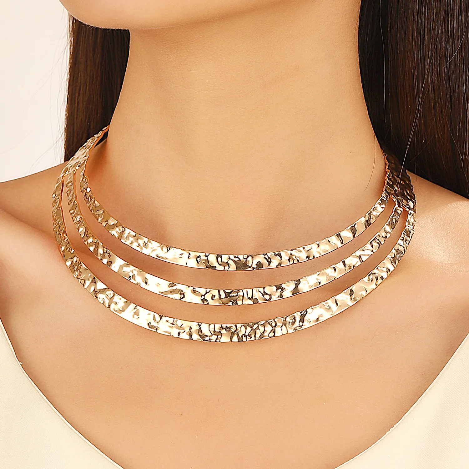 Vintage Exaggerated Gold Color Collar Necklace For Women Jewelry Choker 2024 Trending New Metal Pleated Neck Short Necklaces