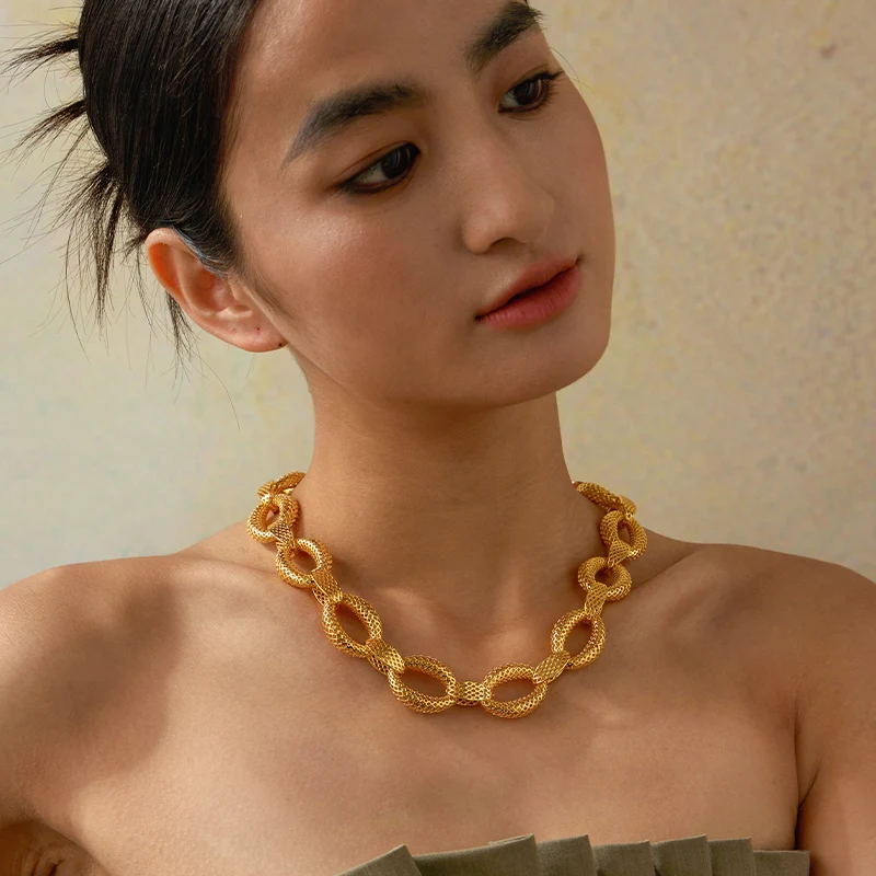 IVOG Women Two-tone Hollow Mesh Interlocking Link Necklace Brass Toggle Chain Daily Wear Party Statement Jewelry Gift