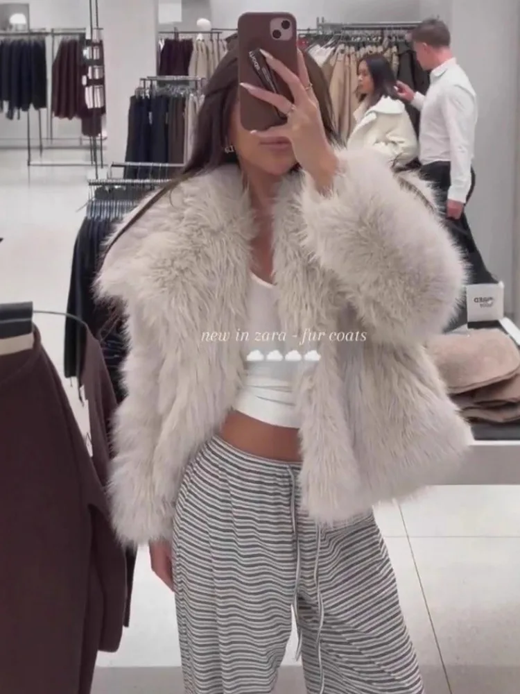 DFDG Designer da donna Semplice Sexy Street Style Giacca in pelliccia sintetica Autunno Inverno 2025 Colletto con bavero Beige Cappotto virale ecologico