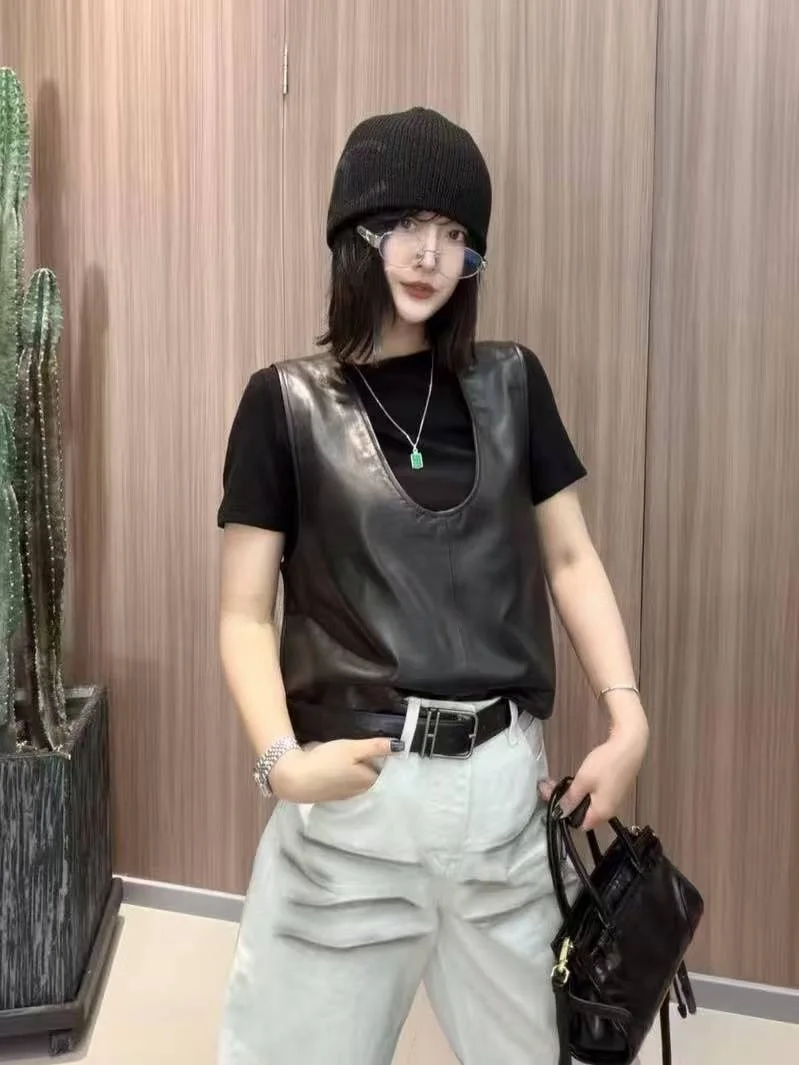 

2025 New Style Women's Sheepskin Vest Sleeveless Crop Top Slim Fit Versatile Casual Wear Zipper Closure Short Length