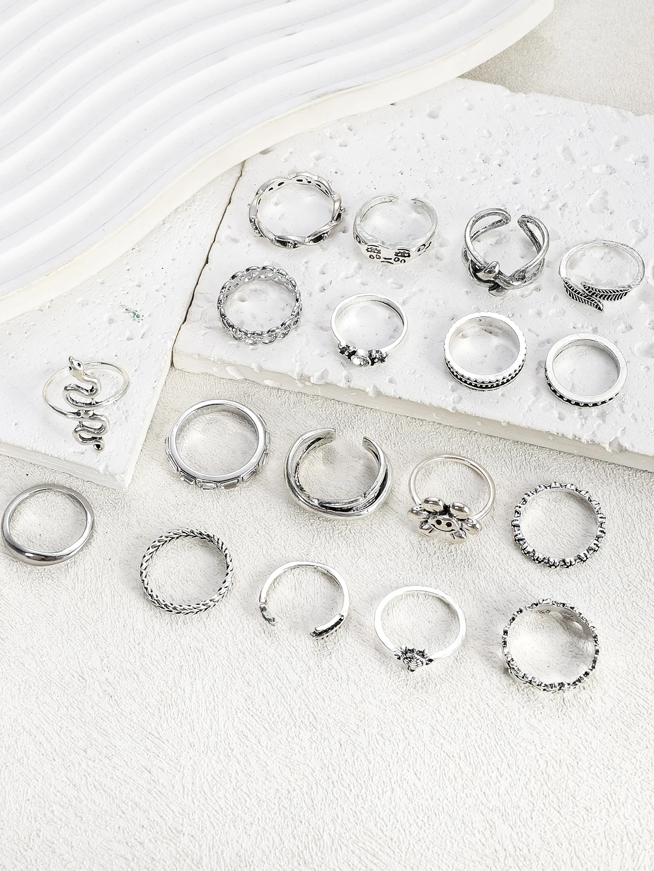 5/30/50/100 قطعة/الوحدة مصنع الجملة سبائك خواتم الاصبع للنساء حار جديد انقطاع الجمجمة العنكبوت الحيوان ليف الحب الأفعى مجوهرات