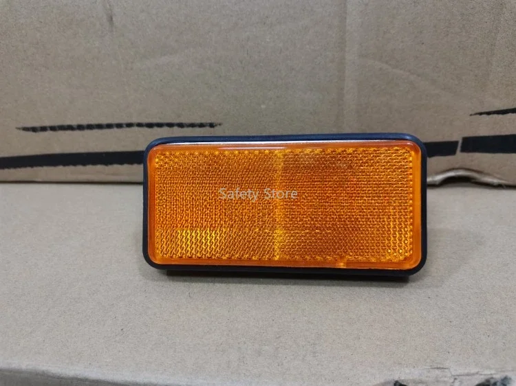 

Suitable for Toyota Coaster minibus accessories, side lights, width lights, yellow small side lights, 12V clip fixation