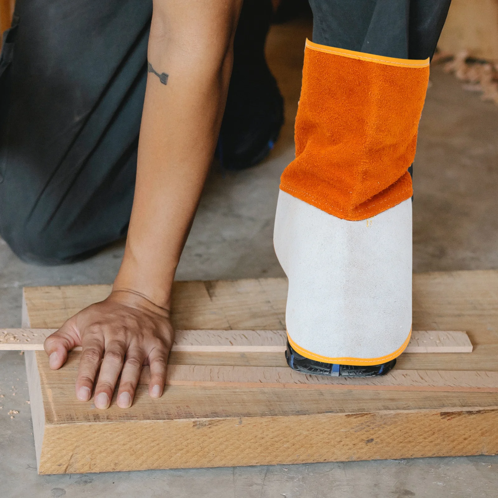 

1 Pair Welding Foot Cover Flame-Resistant Heat-Insulating Spark Protection Lightweight Durable Metal Button Work Safety