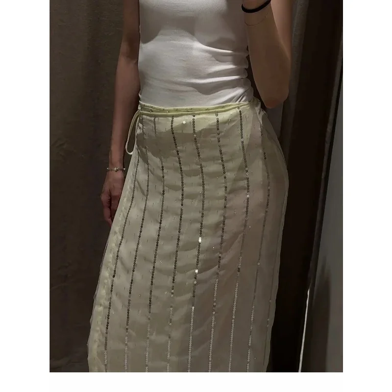 

Элегантный шикарный женский костюм с юбкой с пайетками, топ с лямкой на шее и рюшами, летняя уличная модная юбка-миди, наряд для праздника 2025