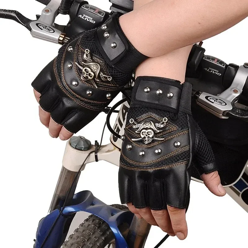 Guanti da palestra in pelle PU pirata per uomo donna teschi rivetto guanto da ciclismo moto Mtb guanti mezze dita accessori per biciclette