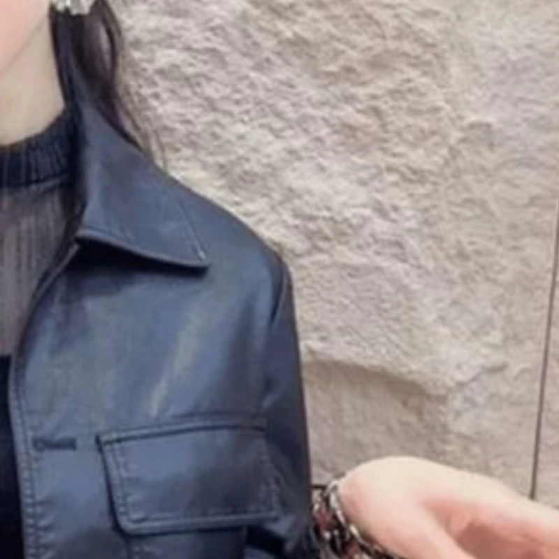 Primavera e outono feminino casaco superior jaqueta retro curto jaqueta de couro cor sólida simples confortável high-end macio versátil fino