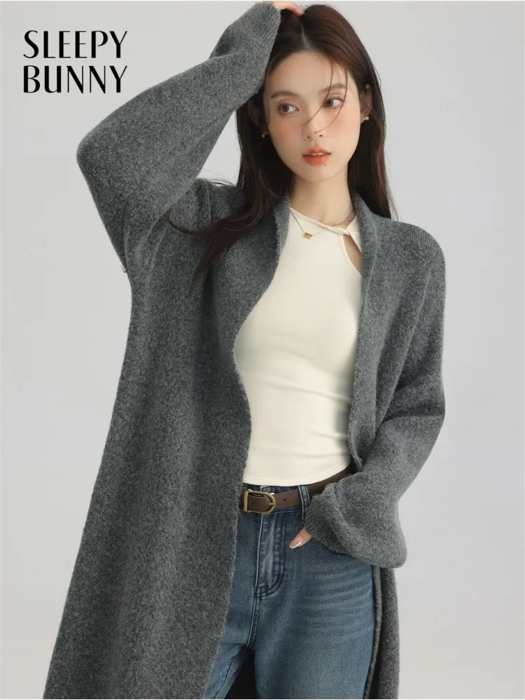 

Уютный длинный вязаный кардиган для женщин. Женский теплый свитер большого размера. Мягкая свободная зимняя верхняя одежда. Многослойная и повседневная стильная одежда.