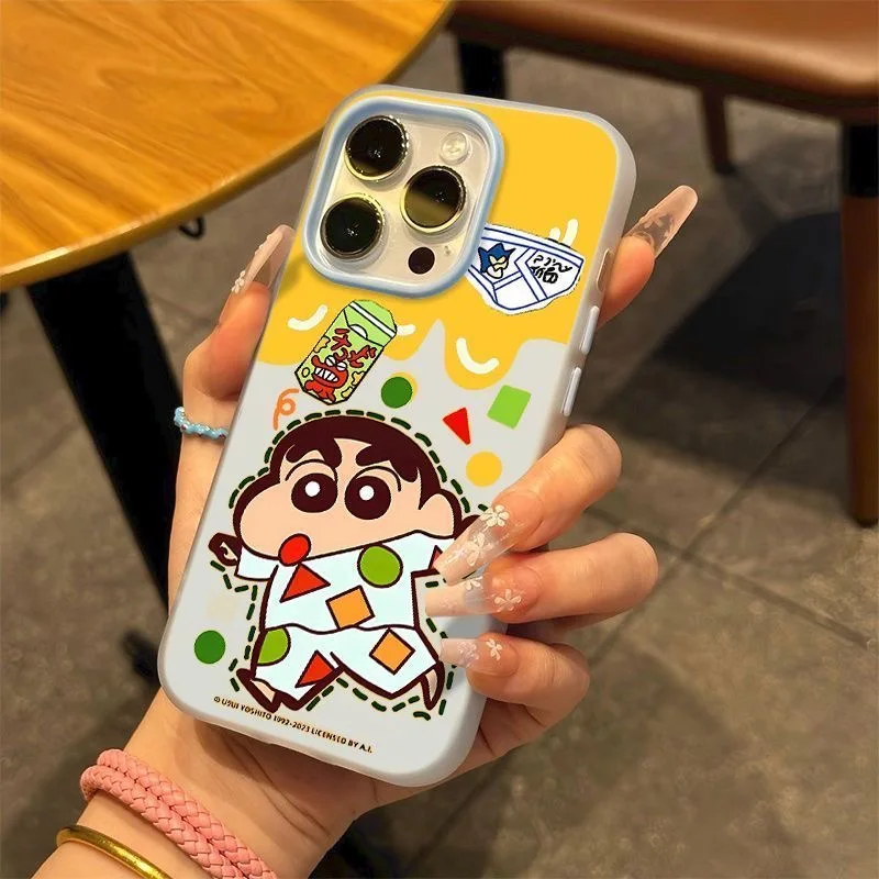 เคสโทรศัพท์ลายการ์ตูนอนิเมะน่ารัก ลาย Crayon Shin-chan สำหรับ iPhone 16 15 14 13 12 11 Pro Max Plus ผิวสัมผัสนุ่มแบบด้าน ผลิตจากซิลิโคน TPU นิ่ม