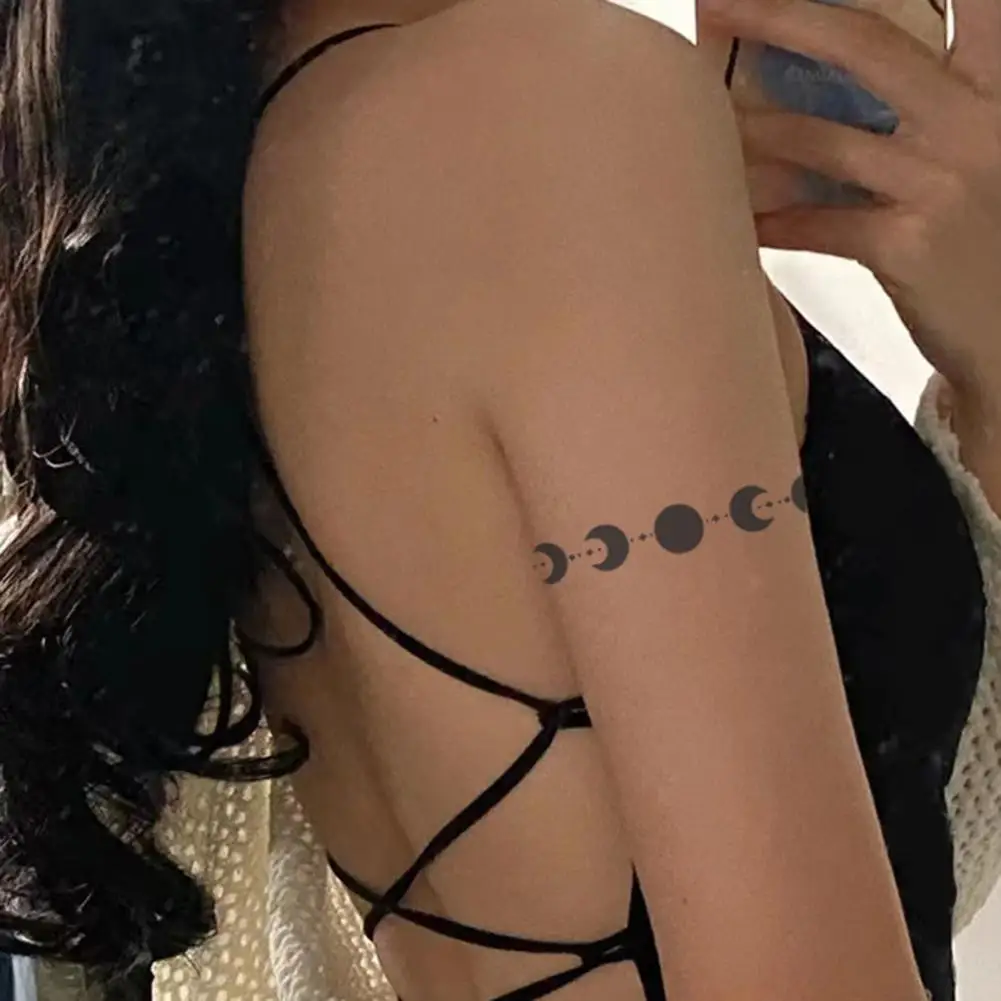 กาวสักกันน้ํารูปแบบดวงจันทร์รอยสักชั่วคราวด้วยพืชกาวติดทนนาน Body Art รอยสักปลอมสําหรับ Easy