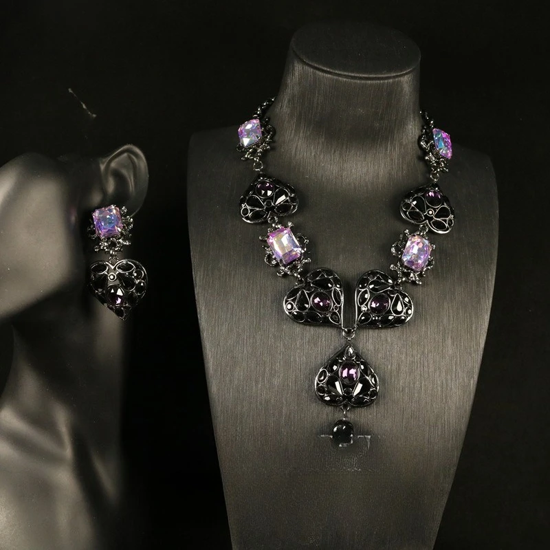 

Gothic Black Heart Necklace Earring Set Purple Crystal Statement Jewelry Unique Luxury Design for Costume Party Fashion Looks