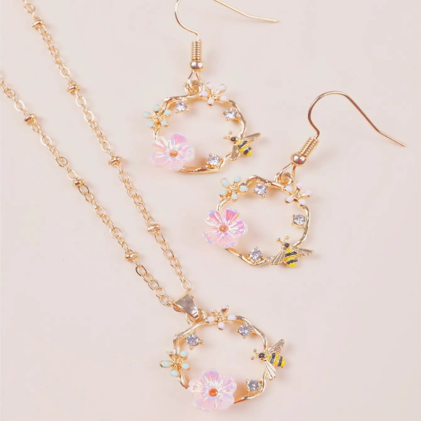 3 simple temperament senior animal bee flower earrings necklace set ladies fashion set holiday travel leisure ball set