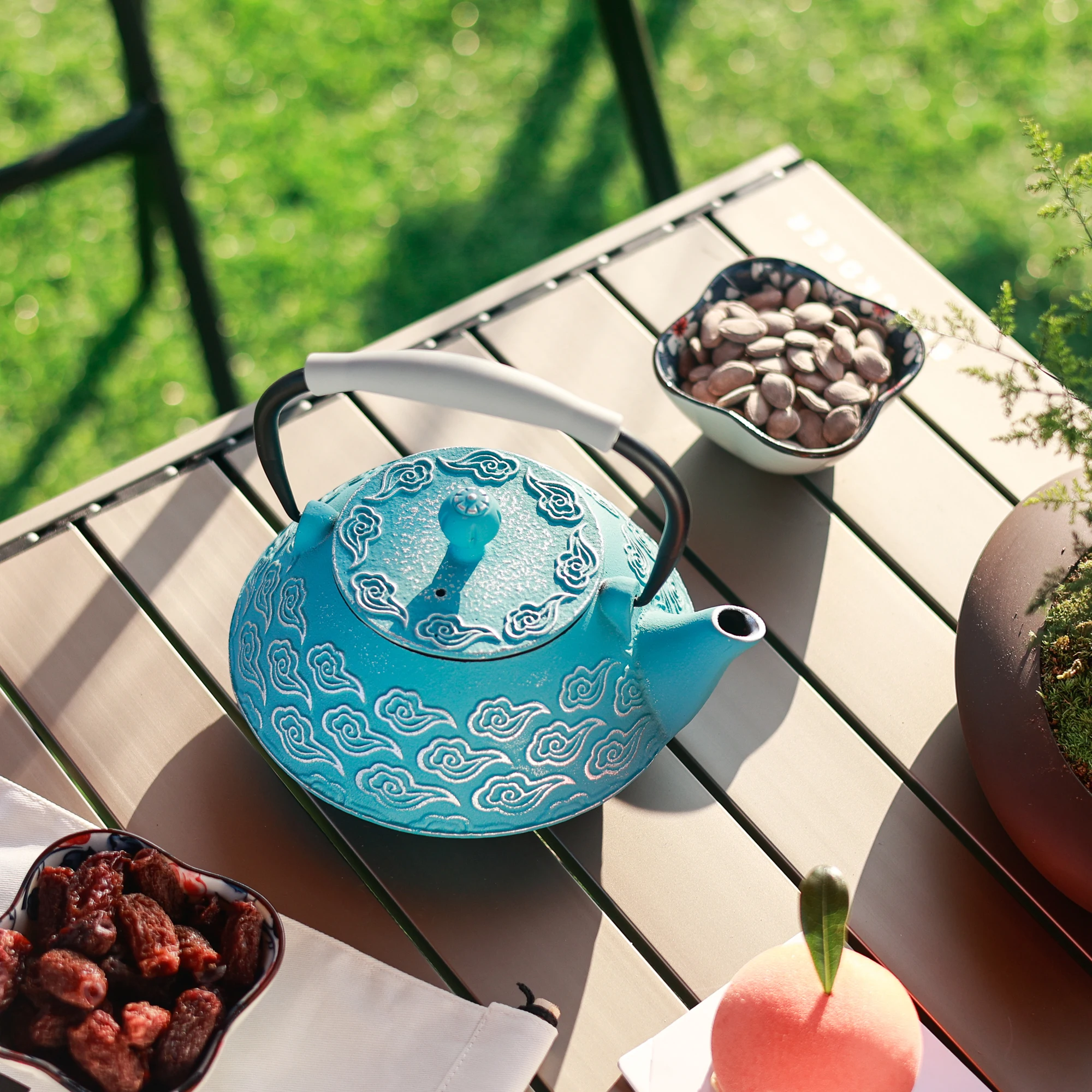 Cast Iron Teapot, Japanese Tea Pot with Infuser for Loose Leaf, with Enameled Interior, Clouds Pattern 27oz, 800ml Black
