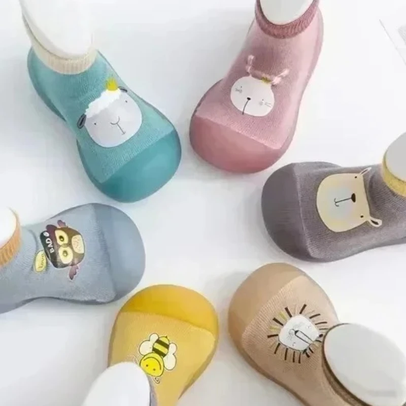 

Классический стиль, новые детские носки и обувь на мягкой подошве с героями мультфильмов, бронзовые детские домашние прогулочные туфли, детский сад, пчела
