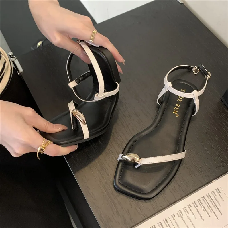 

2025Новый дизайн, летние женские сандалии на плоской подошве с открытым носком, модные повседневные удобные женские уличные прогулочные пляжные платья для вечеринок