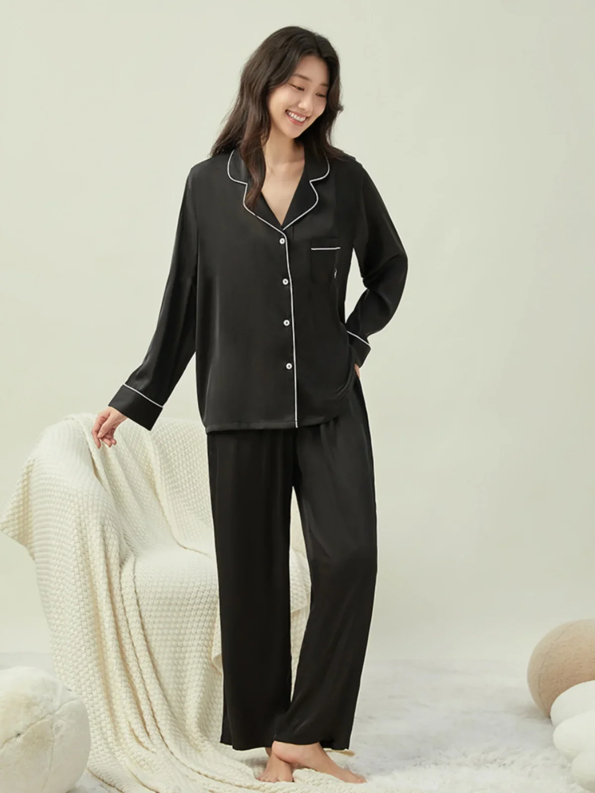 Classic pure black women pajamas set spring and autumn trousers long sleeves silk comfortable simple home clothes for women